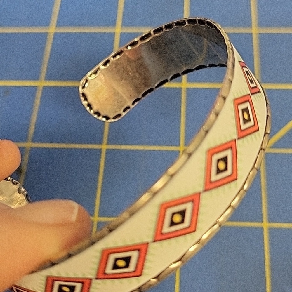 Western White Red Silver Tone Bracelet - Picture 2 of 5